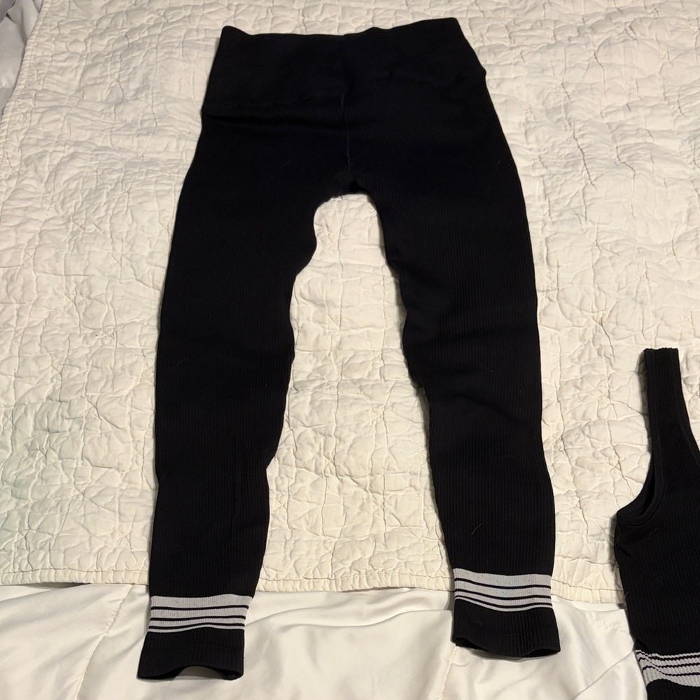Nux Black Ribbed Set - Picture 8 of 8
